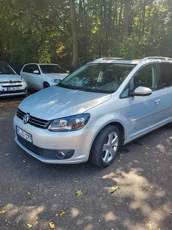 Gebraucht VW Touran Highline 140 PS (102 kW) 2013 Silber Van / Kleinbus