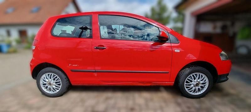 Gebraucht VW Fox 54 PS (39 kW) 2008 Rot Kleinwagen