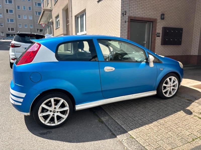 Andere farben Gebraucht 2011 Fiat Grande Punto Kleinwagen | 1.149 € (Guter Preis) - Bild 1/4