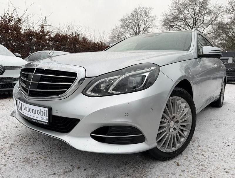 Silber Gebraucht 2013 Mercedes E250 Limousine | 15.990 € (Fairer Preis) - Bild 1/4
