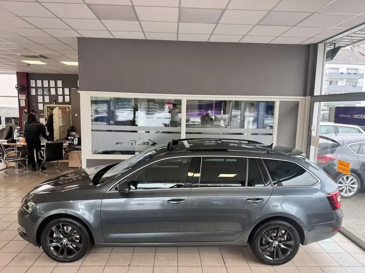 Gebraucht Skoda Octavia Style 179 PS (131 kW) 2018 Grau Kombi