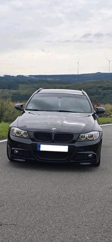 Schwarz Gebraucht 2012 BMW 318 M Sport Kombi | 4.600 € (Superpreis) - Bild 1/4