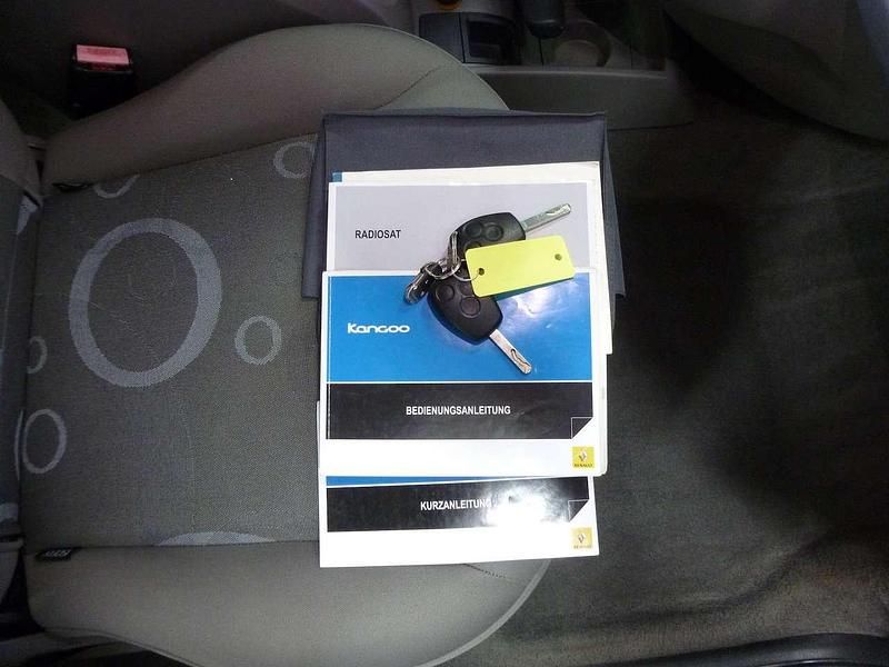 Gebraucht Renault Kangoo Expression 106 PS (77 kW) 2009 Blau Van / Kleinbus