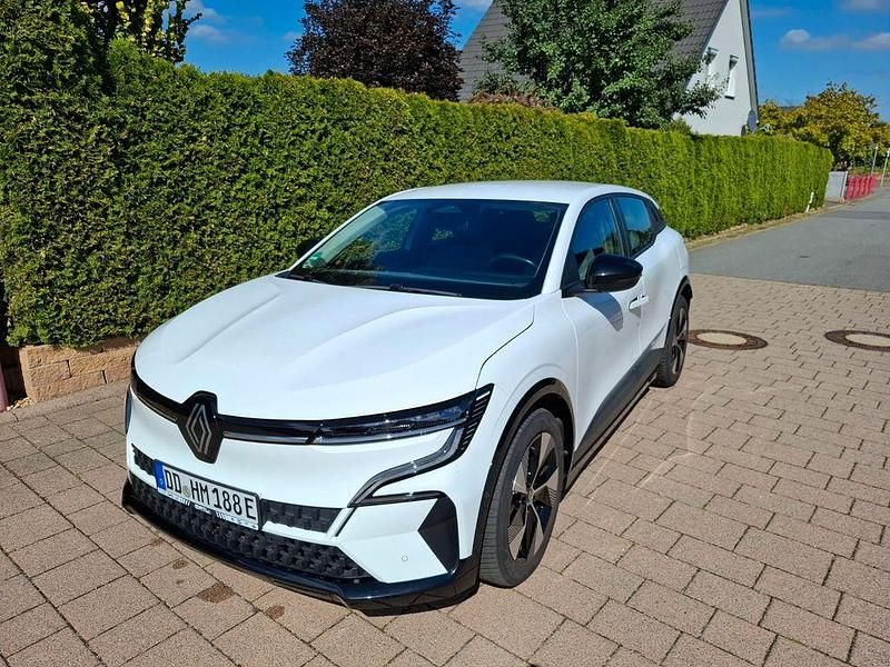 Weiß Gebraucht 2022 Renault Mégane Komfort Limousine | 20.500 € (Superpreis) - Bild 1/4