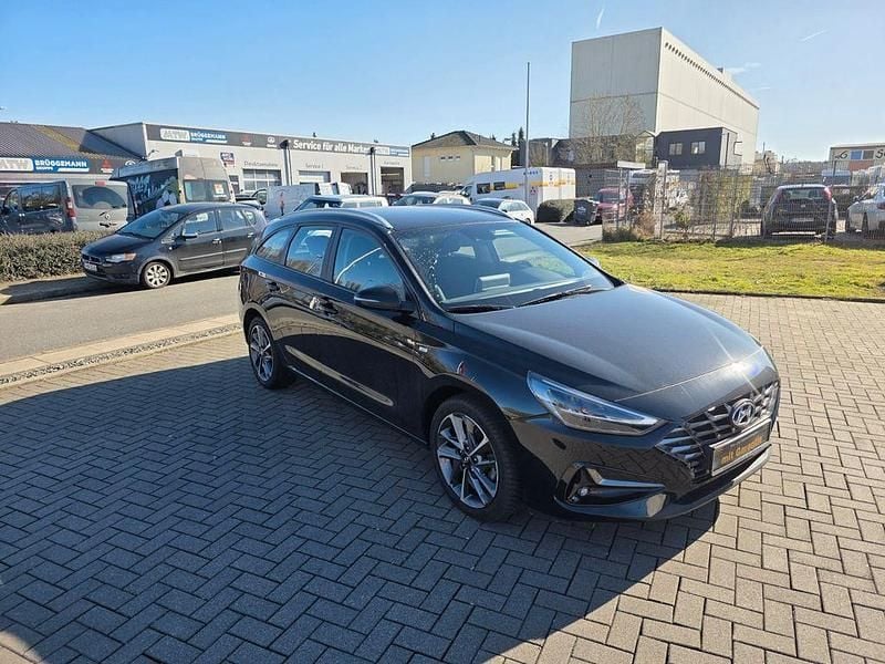 Gebraucht Hyundai i30 Trend 120 PS (88 kW) 2022 Schwarz Kombi