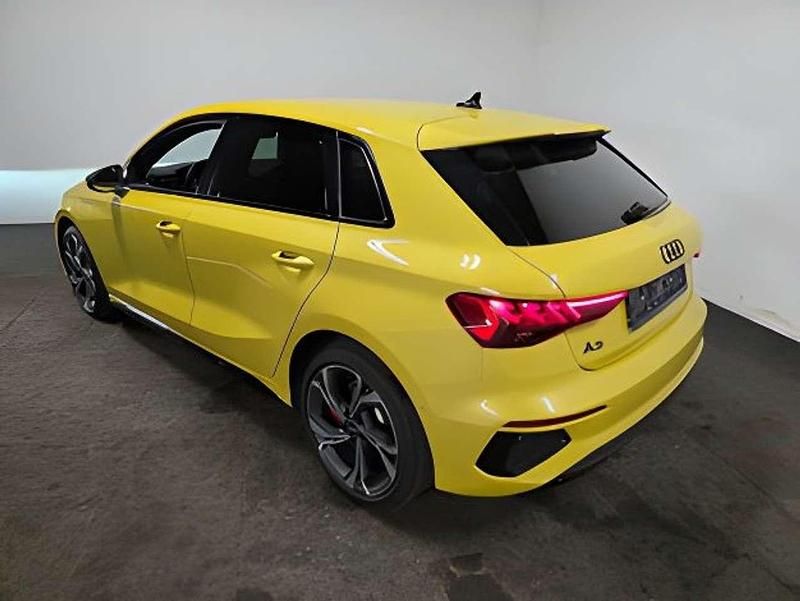 Second-hand Audi A3 S-Line 245 CP (180 kW) 2022 Galben Berlinǎ