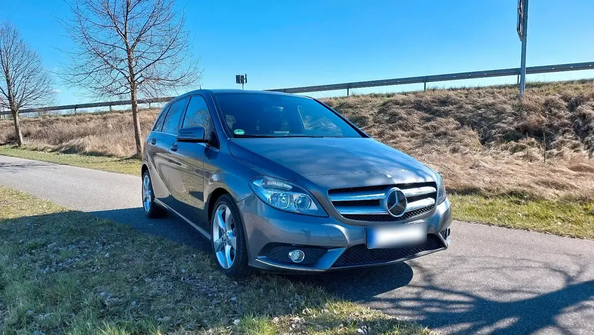 Gebraucht Mercedes B180 122 PS (89 kW) 2011 Grau Kleinwagen