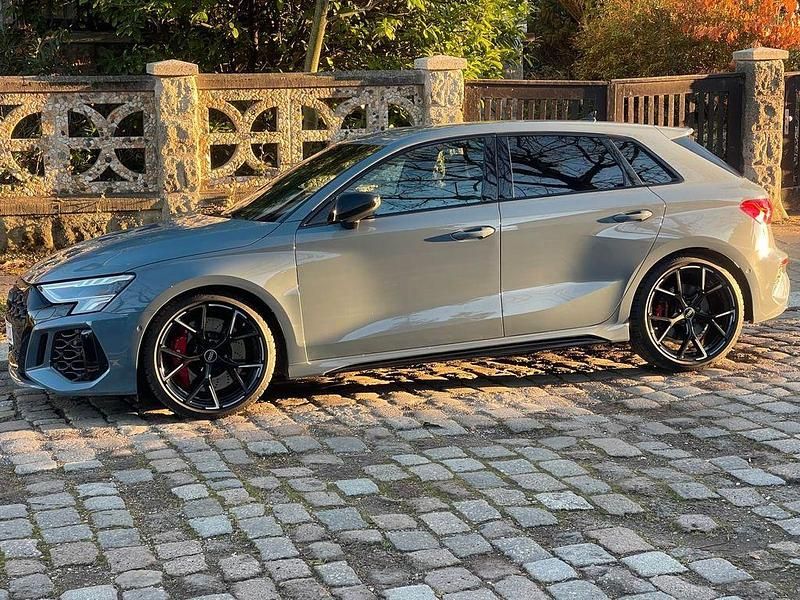 Gebraucht Audi RS3 Sport 400 PS (294 kW) 2023 Grau Limousine