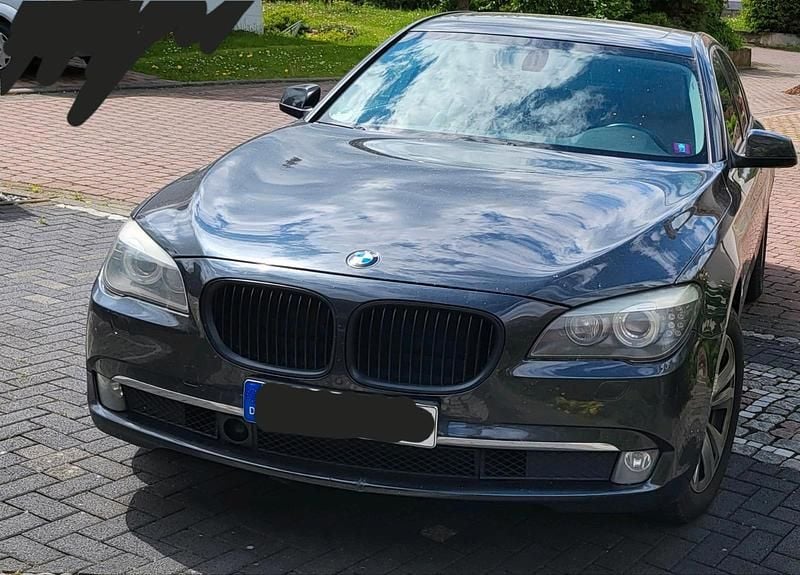 Grau Gebraucht 2010 BMW 730 Limousine | 5.700 € (Superpreis) - Bild 1/4