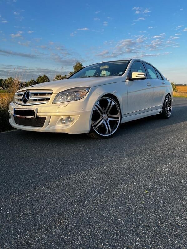 Weiß Gebraucht 2010 Mercedes 250 Limousine | 11.999 € (Fairer Preis) - Bild 1/4