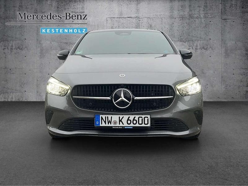 Gebraucht Mercedes B200 Progressive 150 PS (110 kW) 2024 Mountaingrau Van / Kleinbus