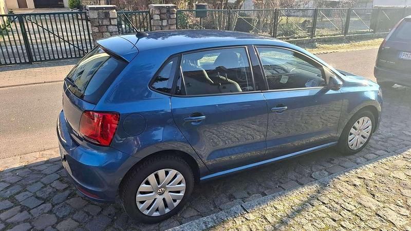 Gebraucht VW Polo Comfortline 75 PS (55 kW) 2015 Blau Limousine
