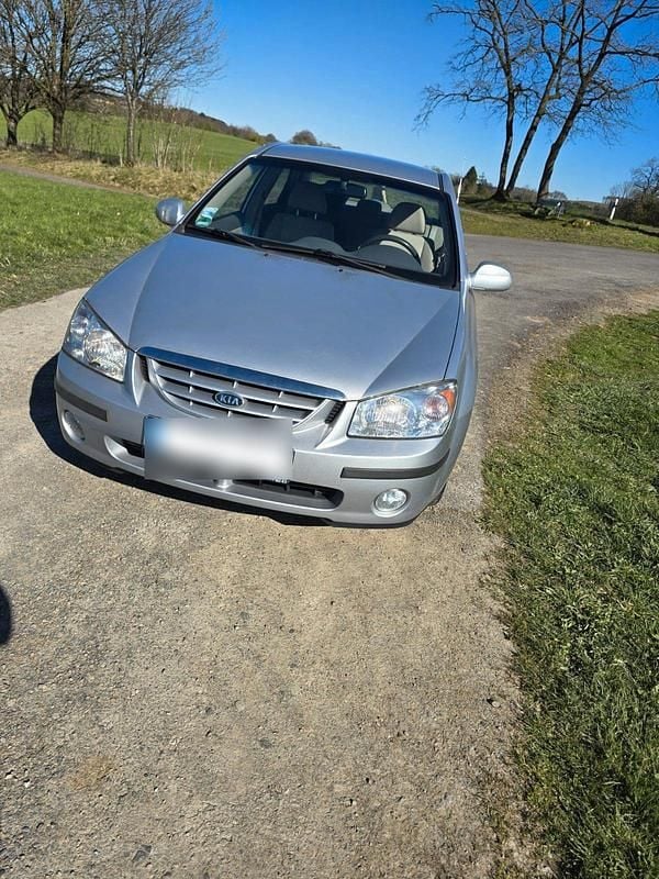 Gebraucht Kia Cerato 105 PS (77 kW) 2004 Silber Limousine