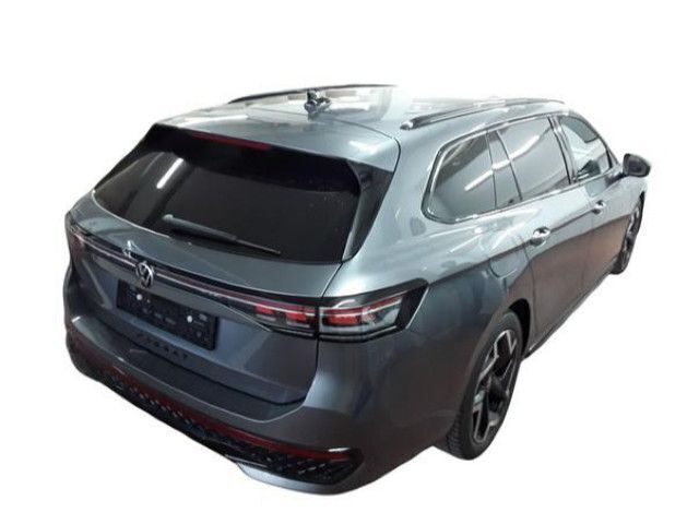 Gebraucht VW Passat R-line 150 PS (110 kW) 2024 Diabasgrau metallic/diabasgrau Kombi