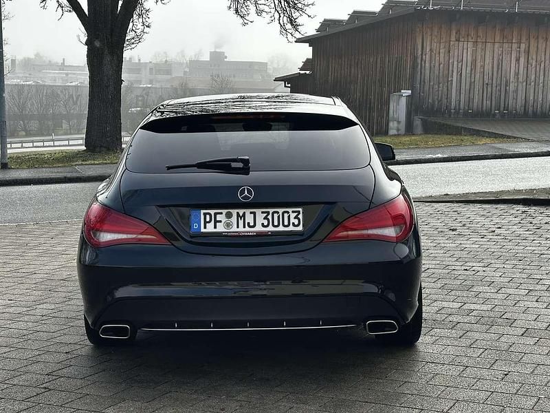 Gebraucht Mercedes CLA180 122 PS (89 kW) 2015 Schwarz Limousine