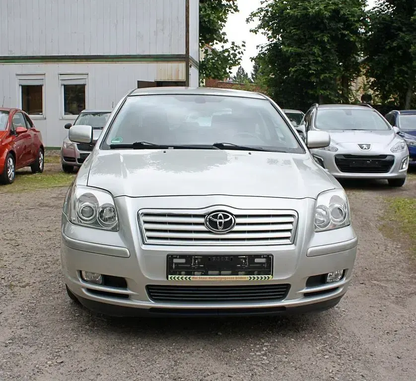 Gebraucht Toyota Avensis 129 PS (94 kW) 2004 Silber Kleinwagen