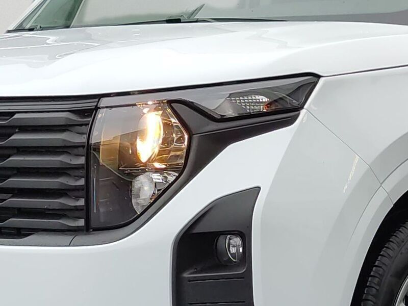 Gebraucht Ford Transit Trend 101 PS (74 kW) 2024 Weiß Limousine