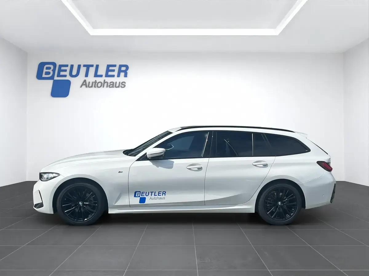 Gebraucht BMW 320 M Sport 190 PS (139 kW) 2024 Alpinweiss Kombi