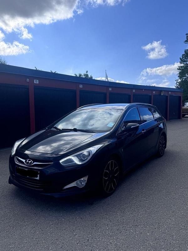 Schwarz Gebraucht 2013 Hyundai i40 Kombi | 6.850 € (Guter Preis) - Bild 1/4