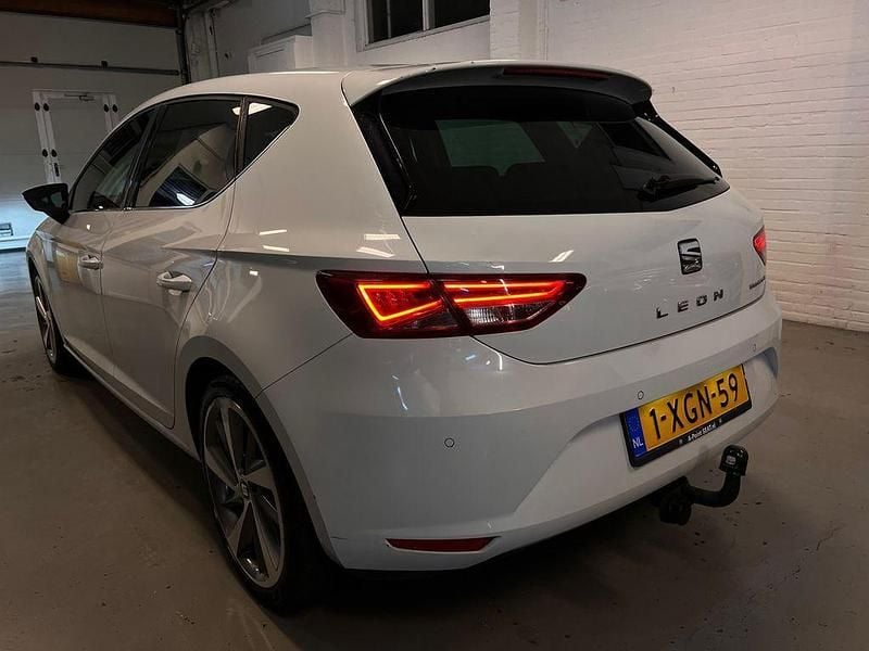 Second-hand Seat Leon 110 CP (80 kW) 2014 Alb Berlinǎ