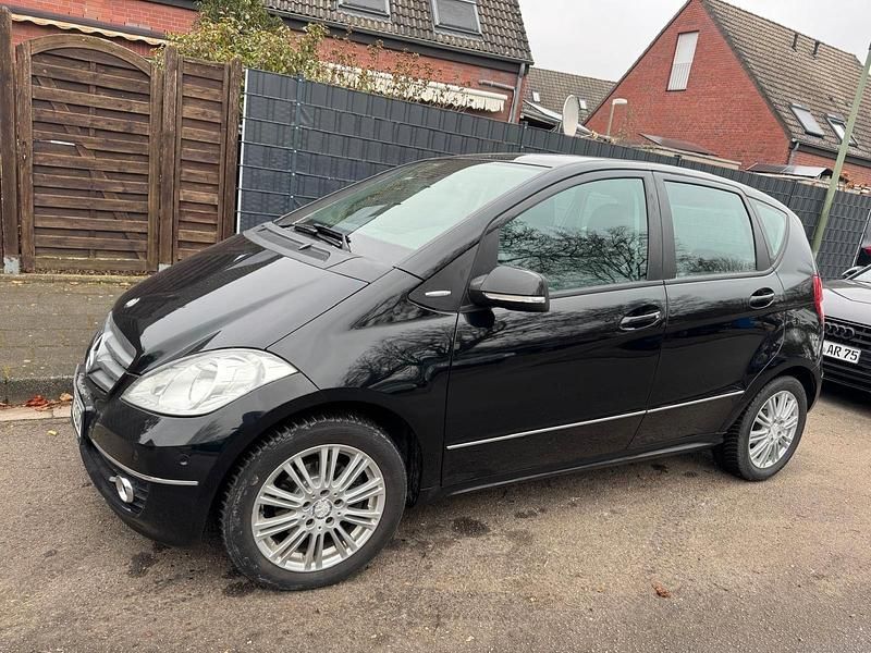 Gebraucht Mercedes A180 Elegance 109 PS (80 kW) 2012 Schwarz Van / Kleinbus