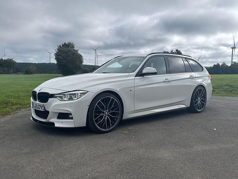Weiß Gebraucht 2015 BMW 325 M Performance Limousine | 13.300 € (Guter Preis) - Bild 1/4
