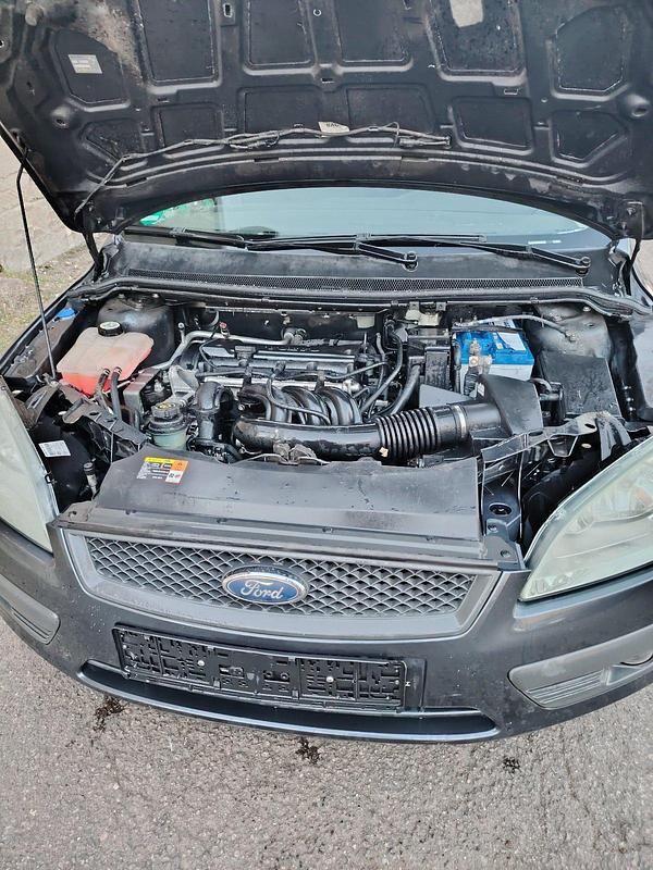 Gebraucht Ford Focus 101 PS (74 kW) 2005 Grau Kombi