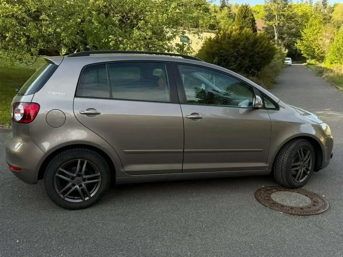 Gebraucht VW Golf VI Team 105 PS (77 kW) 2010 Kleinwagen