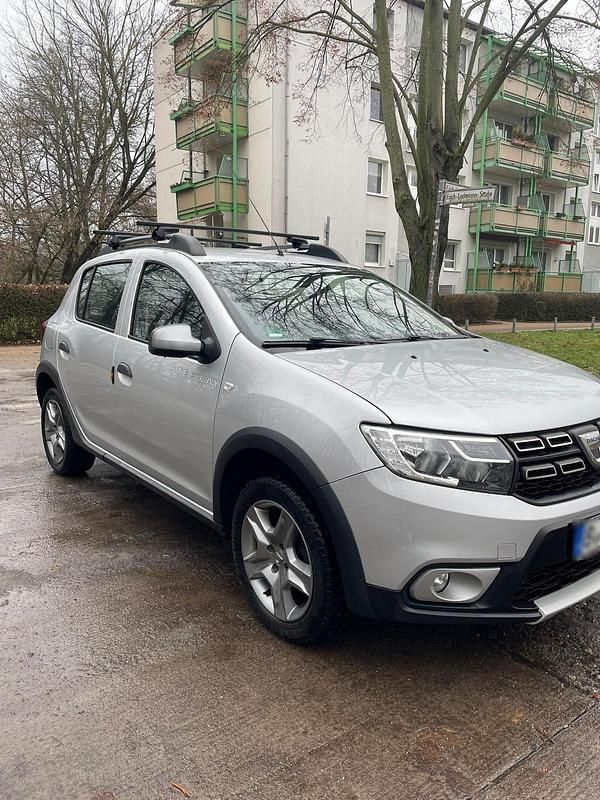 Używany Dacia Sandero Stepway 90 KM (66 kW) 2017 Szary Sedan/Limuzyna