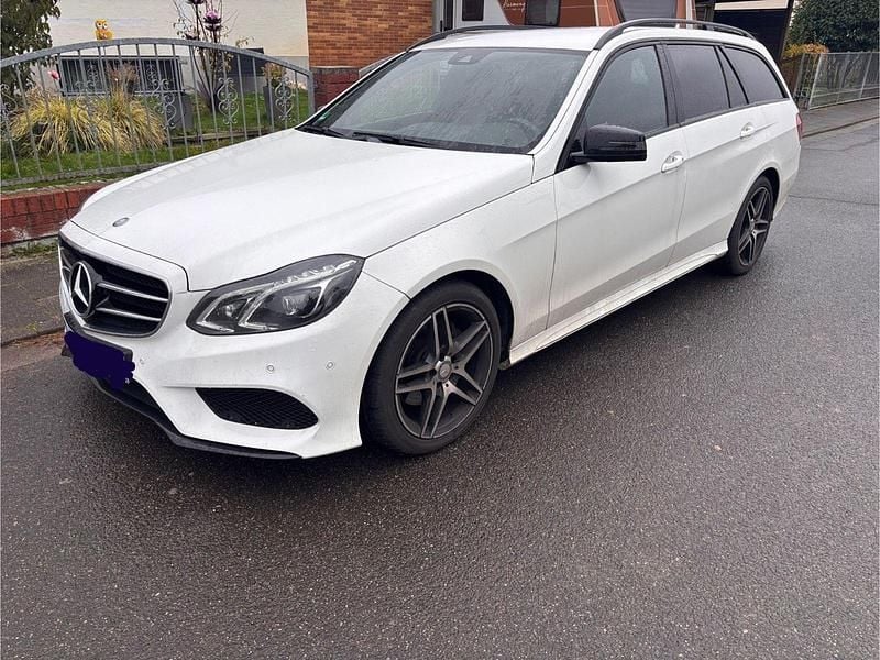 Weiß Gebraucht 2016 Mercedes E220 Avantgarde Kombi | 15.900 € (Fairer Preis) - Bild 1/4