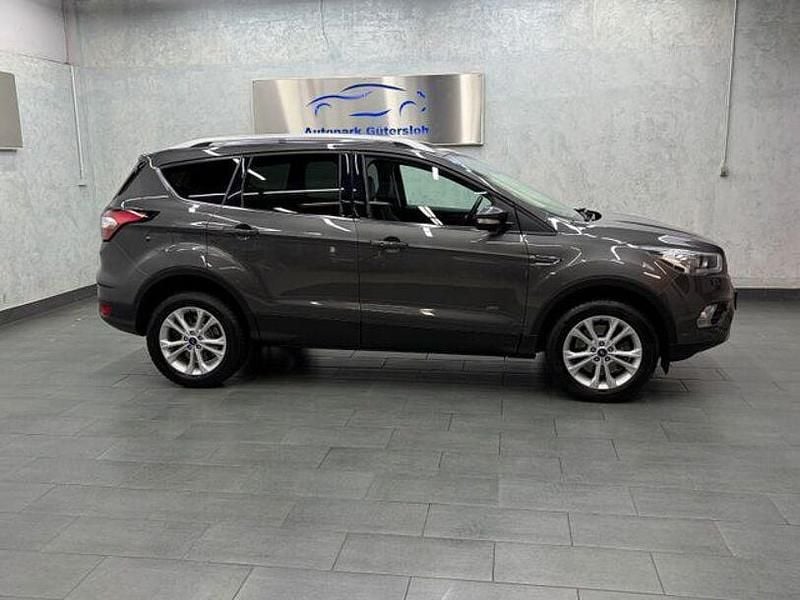 Gebraucht Ford Kuga Titanium 175 PS (128 kW) 2018 Grau SUV