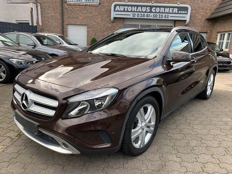 Braun (metallic) Gebraucht 2014 Mercedes GLA250 SUV | 19.800 € (Etwas zu teuer) - Bild 1/4