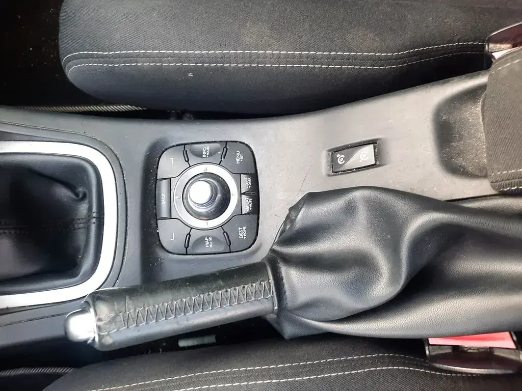 Gebraucht Renault Mégane III Dynamique 131 PS (96 kW) 2010 Grau Limousine