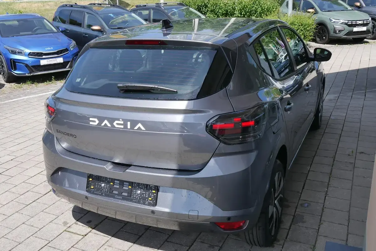 Neu Dacia Sandero Expression 114 PS (83 kW) 2026 Metalliclackierung dolomitgr Limousine