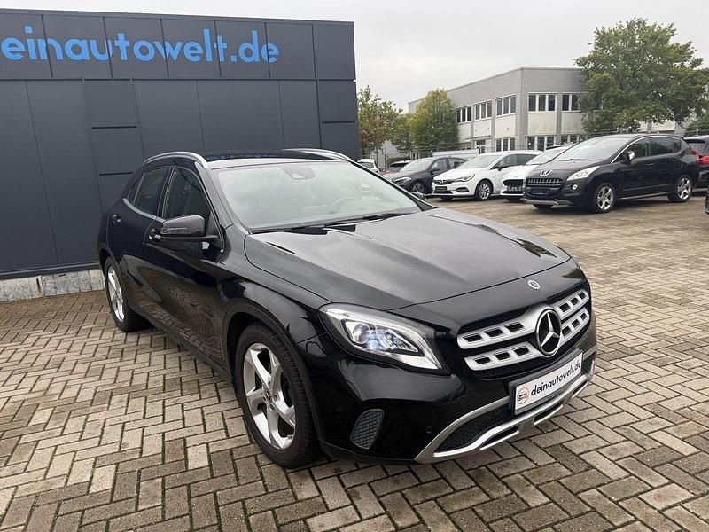 Schwarz Gebraucht 2017 Mercedes GLA200 SUV | 17.900 € (Fairer Preis) - Bild 1/4