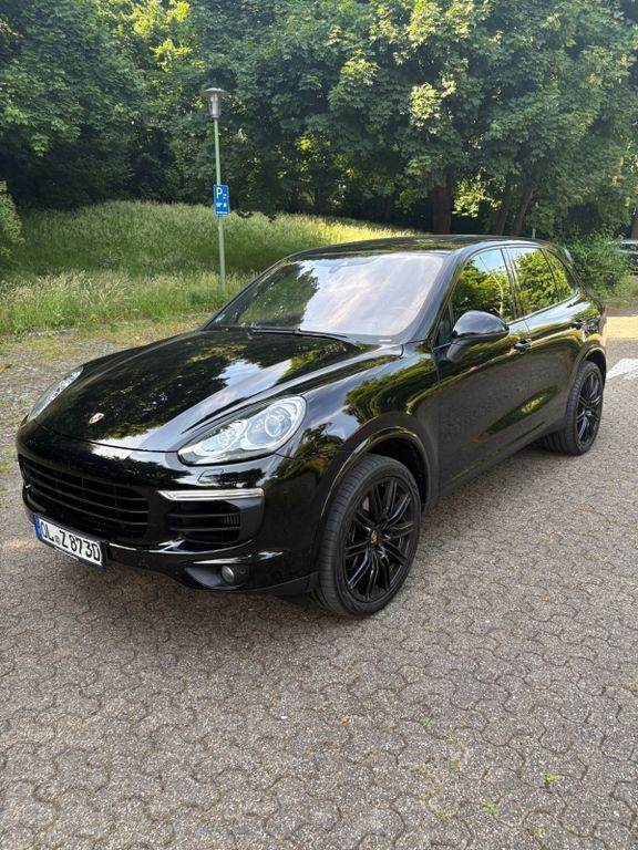 Schwarz Gebraucht 2016 Porsche Cayenne Platinum Edition SUV | 30.900 € (Fairer Preis) - Bild 1/4