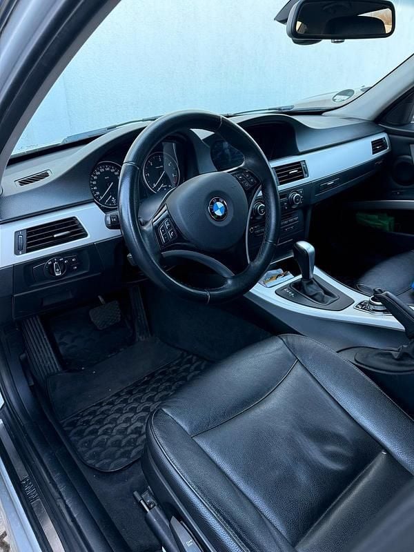 Gebraucht BMW 325 204 PS (150 kW) 2011 Silber Limousine