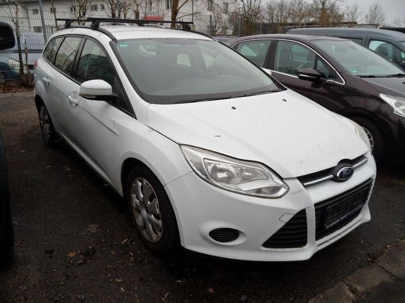 Gebraucht Ford Focus Trend 95 PS (69 kW) 2011 Weiß Limousine