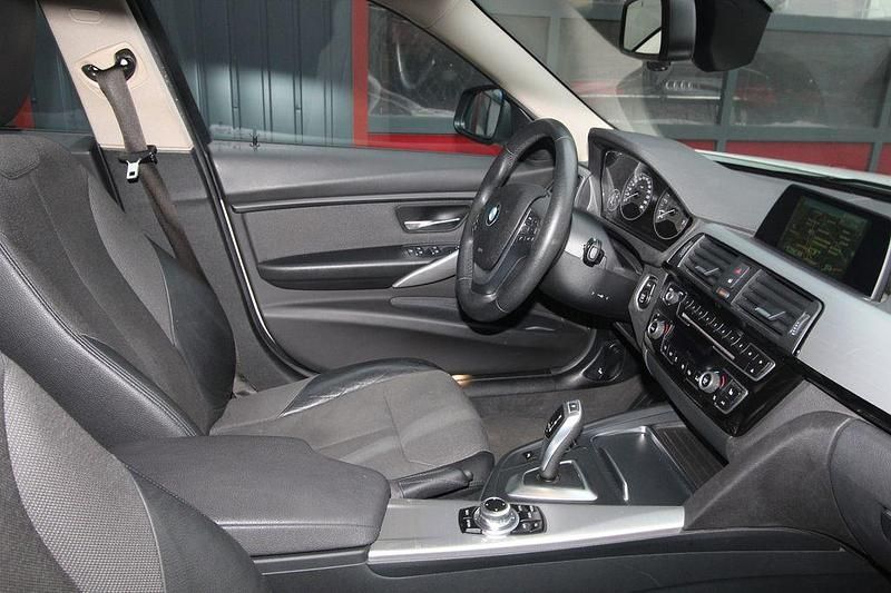 Gebraucht BMW 320 Advantage 184 PS (135 kW) 2017 Weiß Kombi