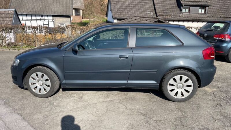 Grau Gebraucht 2009 Audi A3 Sport Limousine | 3.000 € (Superpreis) - Bild 1/4