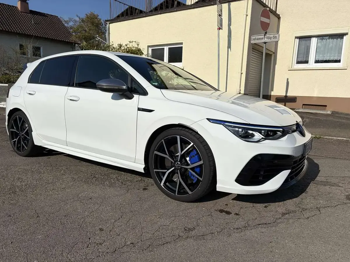 Usata VW Golf VIII R 333 CV (244 kW) 2024 Bianco Berlina