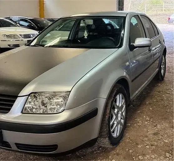 Usado VW Bora 116 HP (85 kW) 2004 Prateado Sedan