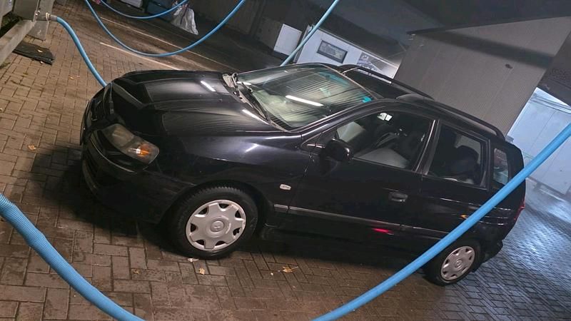 Schwarz Gebraucht 2002 Mitsubishi Space Star Kombi | 1.000 € (Fairer Preis) - Bild 1/4