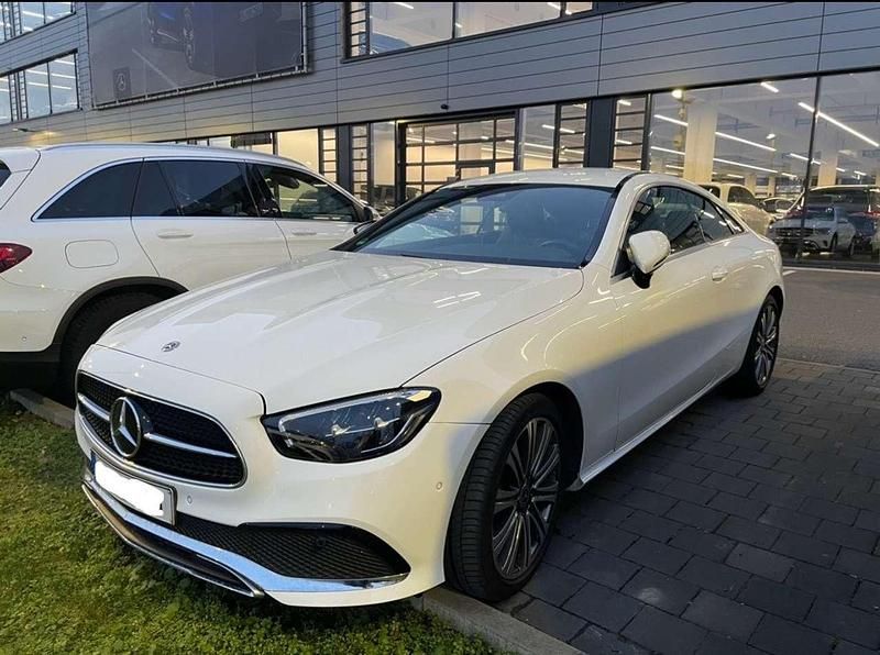Gebraucht Mercedes E200 Avantgarde 197 PS (144 kW) 2021 Weiß Coupé