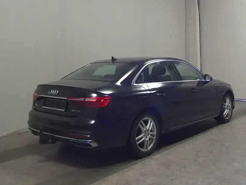 Second-hand Audi A4 Advanced 204 CP (150 kW) 2022 Negru Berlinǎ