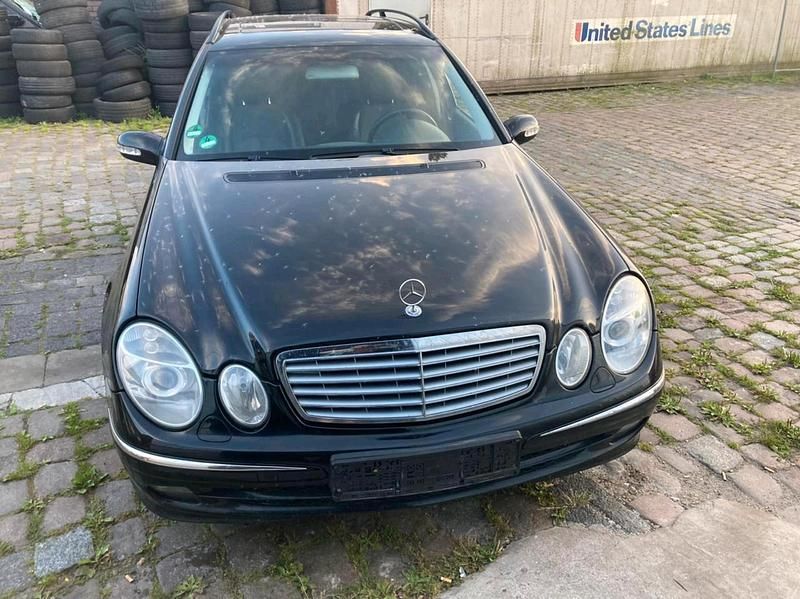 Schwarz Gebraucht 2025 Mercedes E280 Kombi | 4.000 € - Bild 1/4