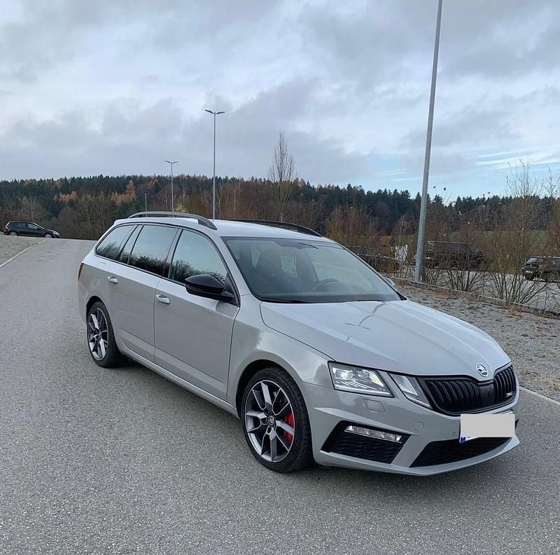 Grau Gebraucht 2020 Skoda Octavia RS Kombi | 25.399 € (Guter Preis) - Bild 1/4