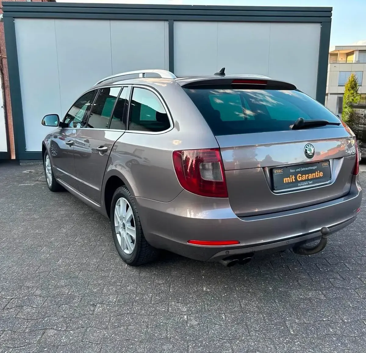 Gebraucht Skoda Superb 150 PS (110 kW) 2011 Gold Kombi
