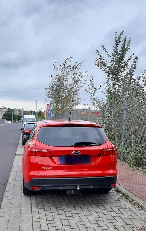 Gebraucht Ford Focus 2015 Rot Kombi