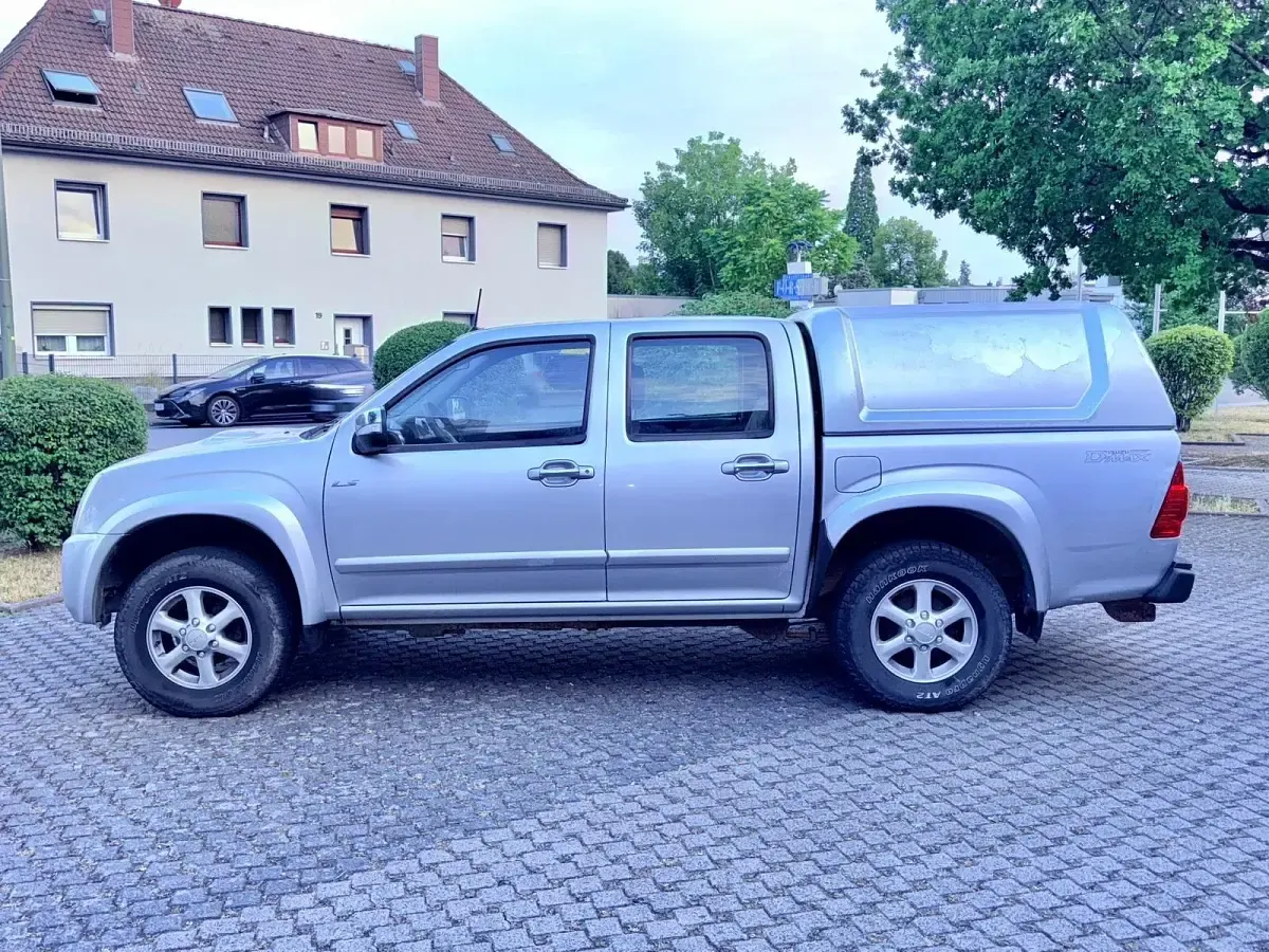 Gebraucht Isuzu D-Max 163 PS (119 kW) 2010 Silber Pickup